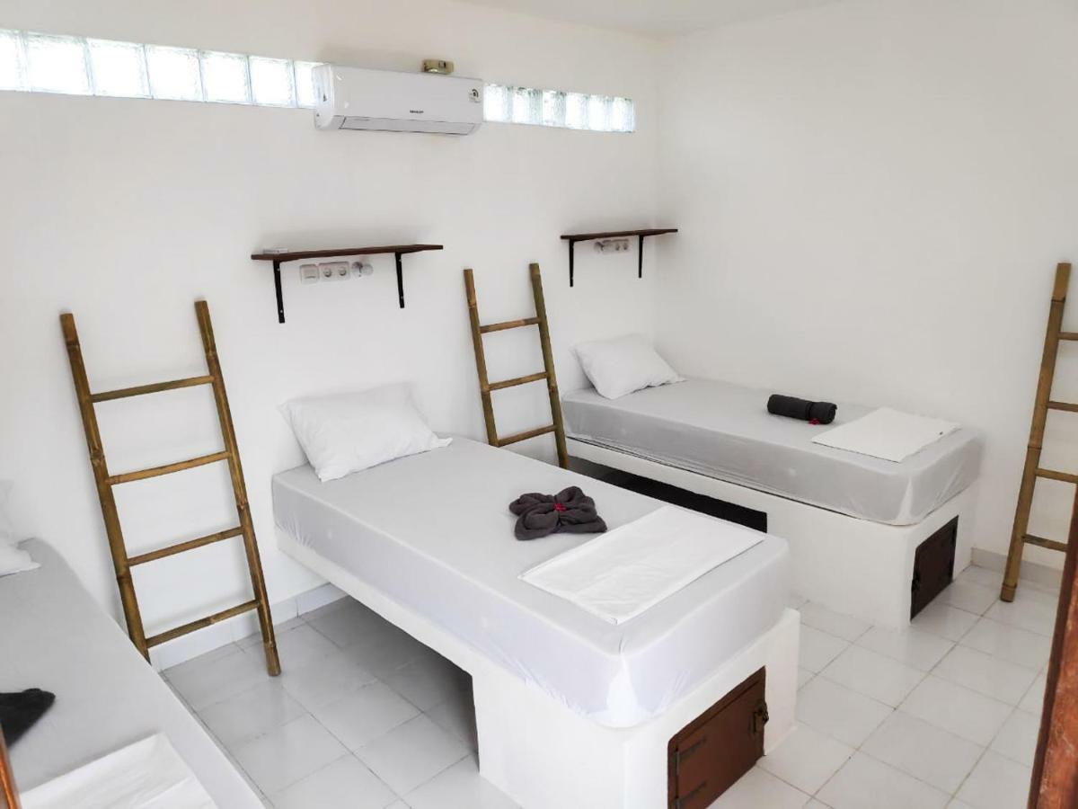 Gili Pirates Dive & Bnb Gili Trawangan Exterior photo