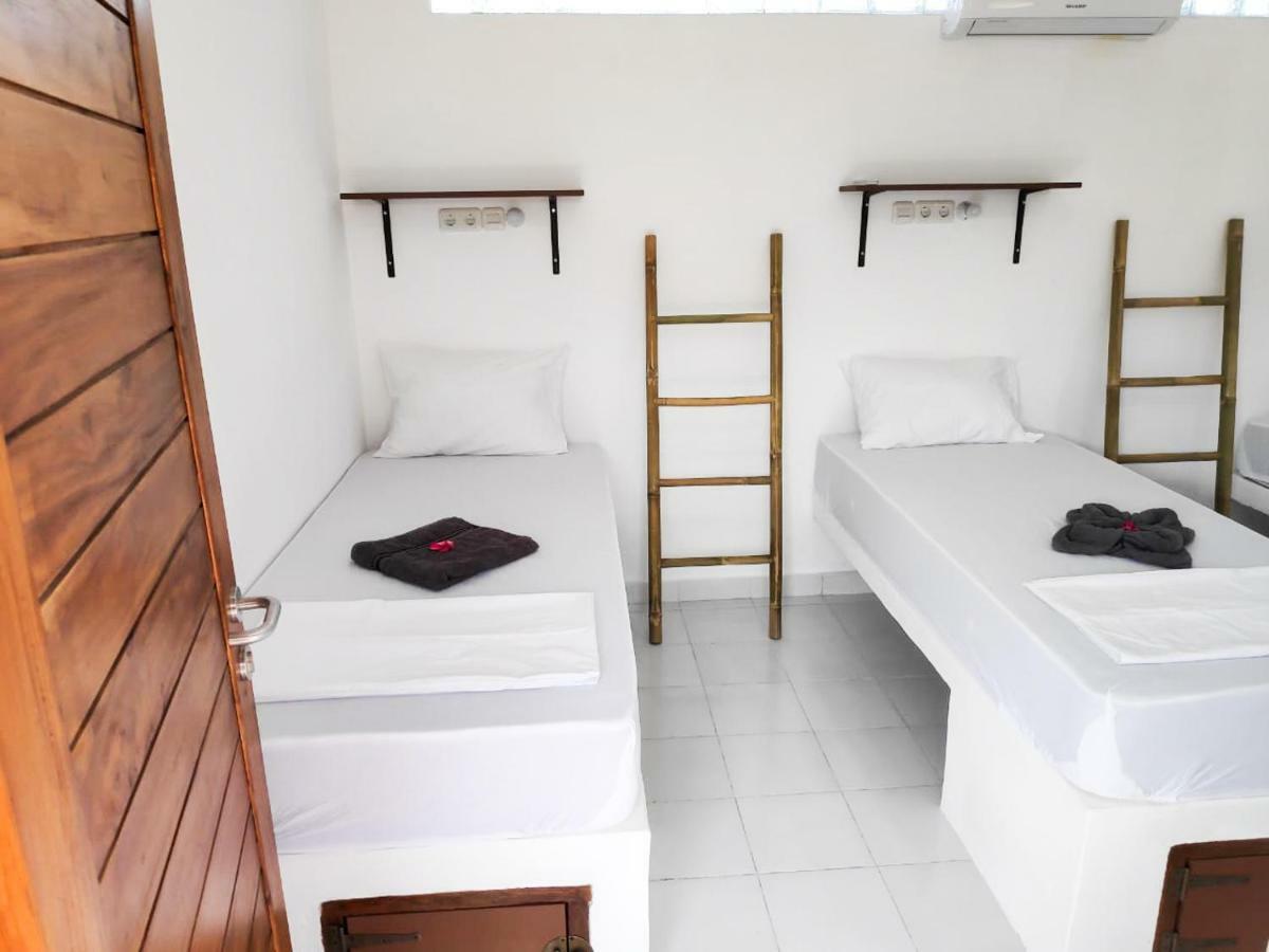 Gili Pirates Dive & Bnb Gili Trawangan Exterior photo