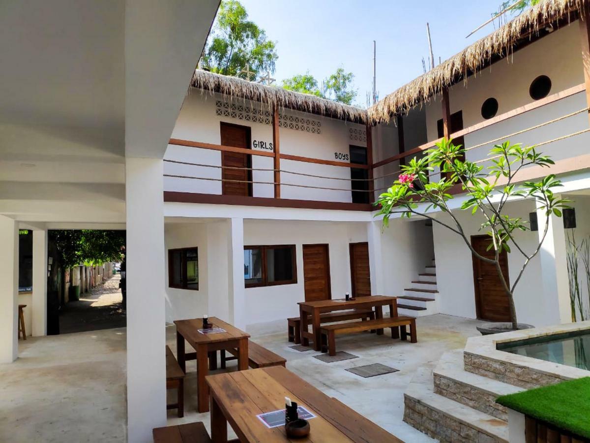 Gili Pirates Dive & Bnb Gili Trawangan Exterior photo