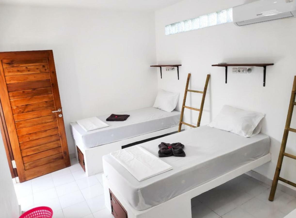 Gili Pirates Dive & Bnb Gili Trawangan Exterior photo